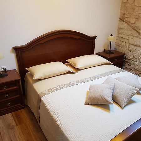 Antique Apartment Arsenale Rovinj Exterior foto