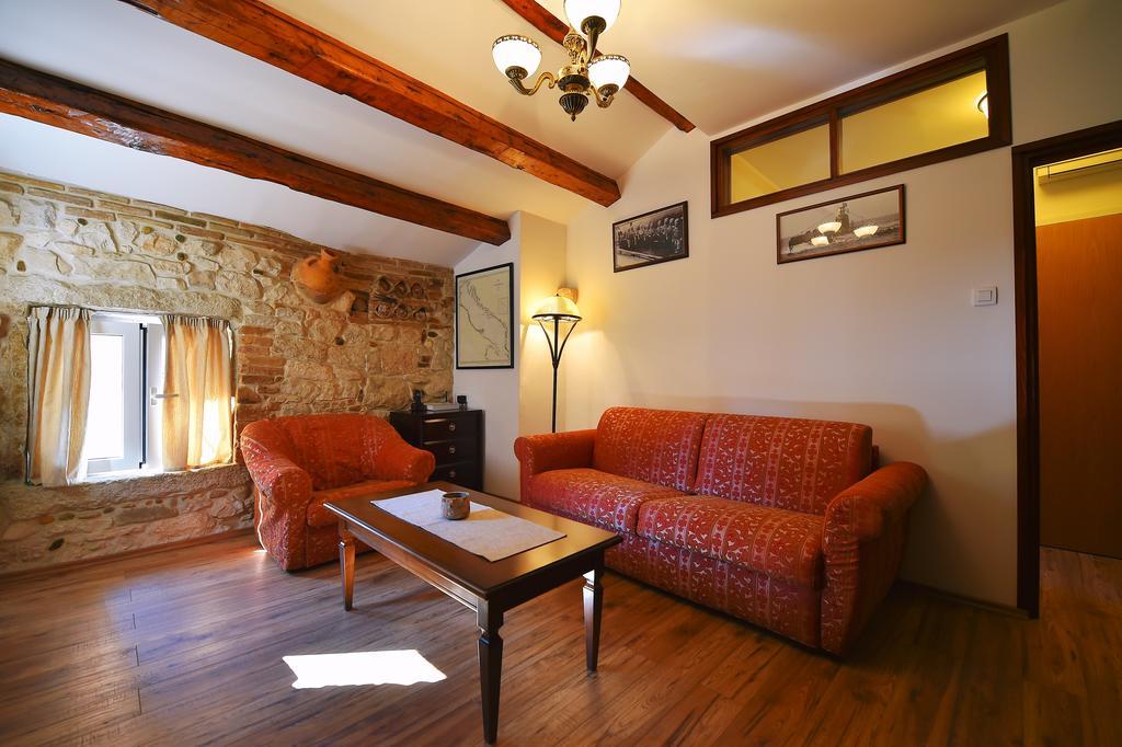Antique Apartment Arsenale Rovinj Exterior foto