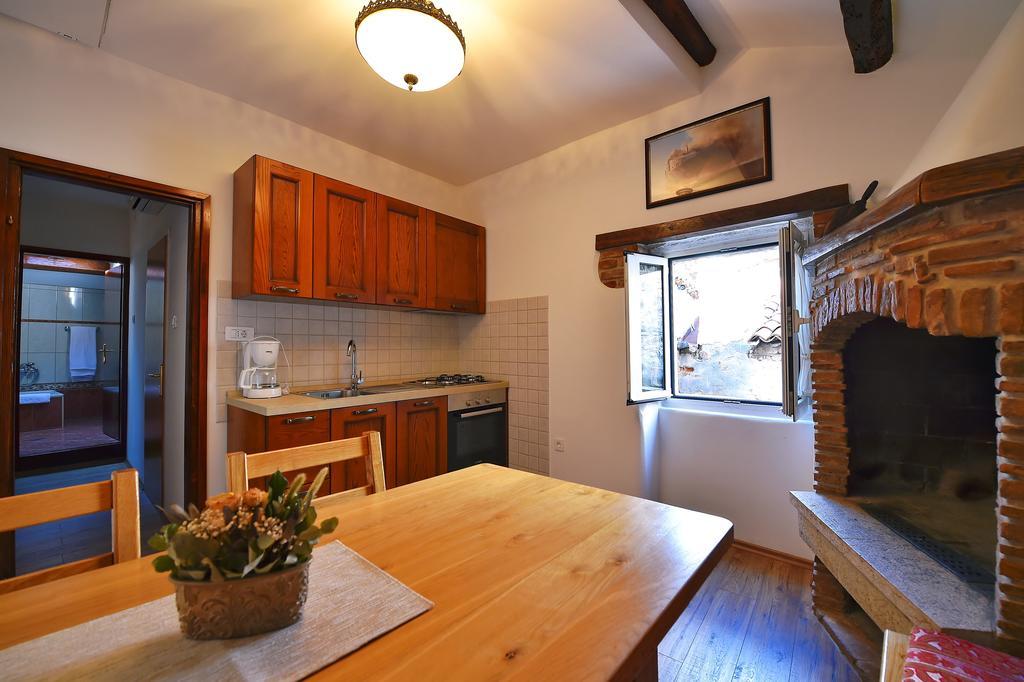 Antique Apartment Arsenale Rovinj Exterior foto