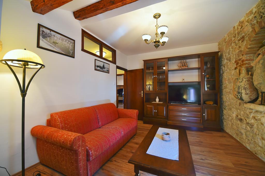 Antique Apartment Arsenale Rovinj Exterior foto