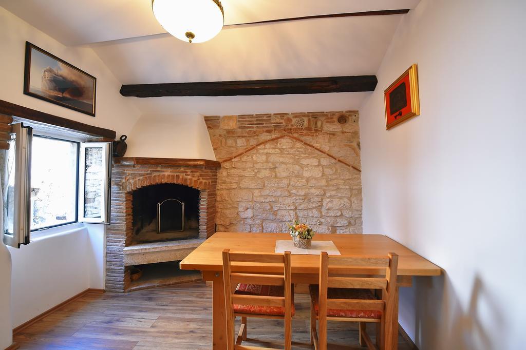 Antique Apartment Arsenale Rovinj Exterior foto