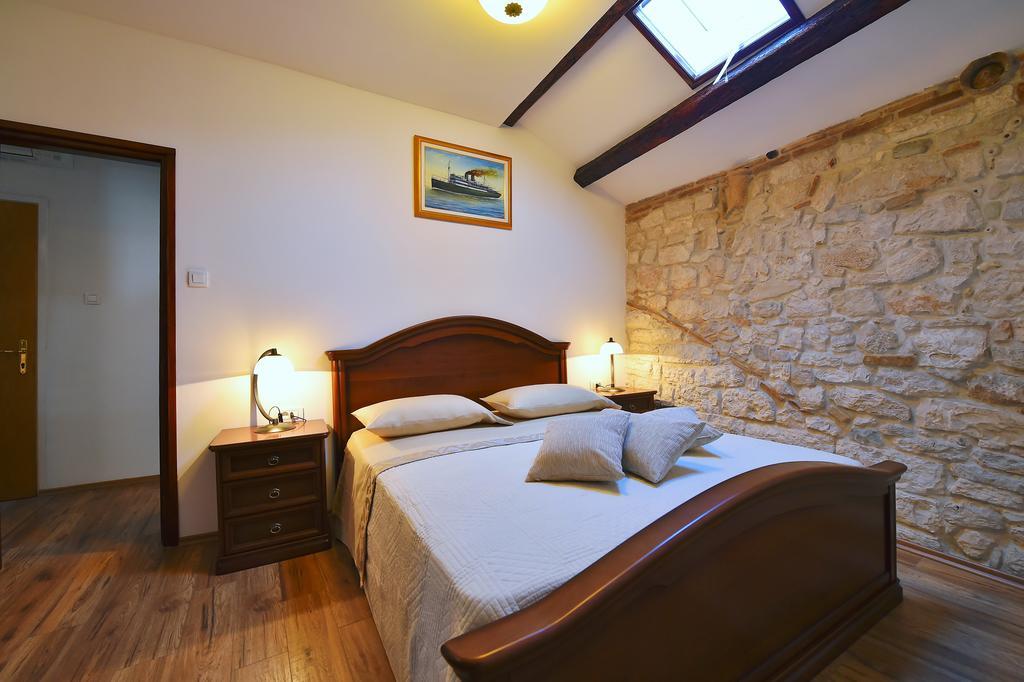 Antique Apartment Arsenale Rovinj Exterior foto