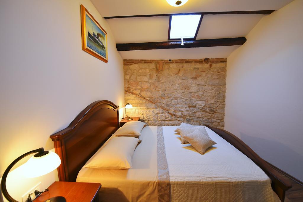 Antique Apartment Arsenale Rovinj Exterior foto